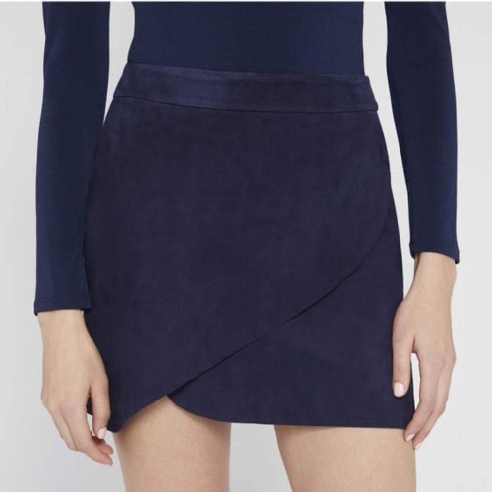 NWT Alice + Olivia DASIA SUEDE MINI SKIRT Size 4